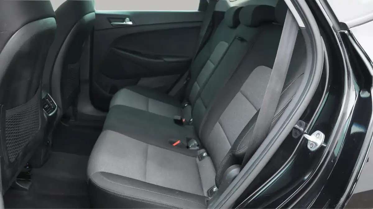 2019-hyundai-tucson-16-gdi-se-nav-big-16