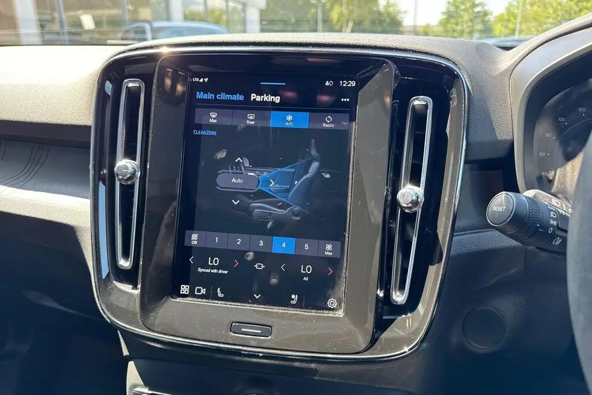 2023-volvo-c40-e-twin-recharge-ultimate-big-38