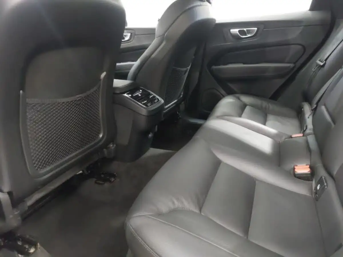 2023-volvo-xc60-20-b5-plus-big-5