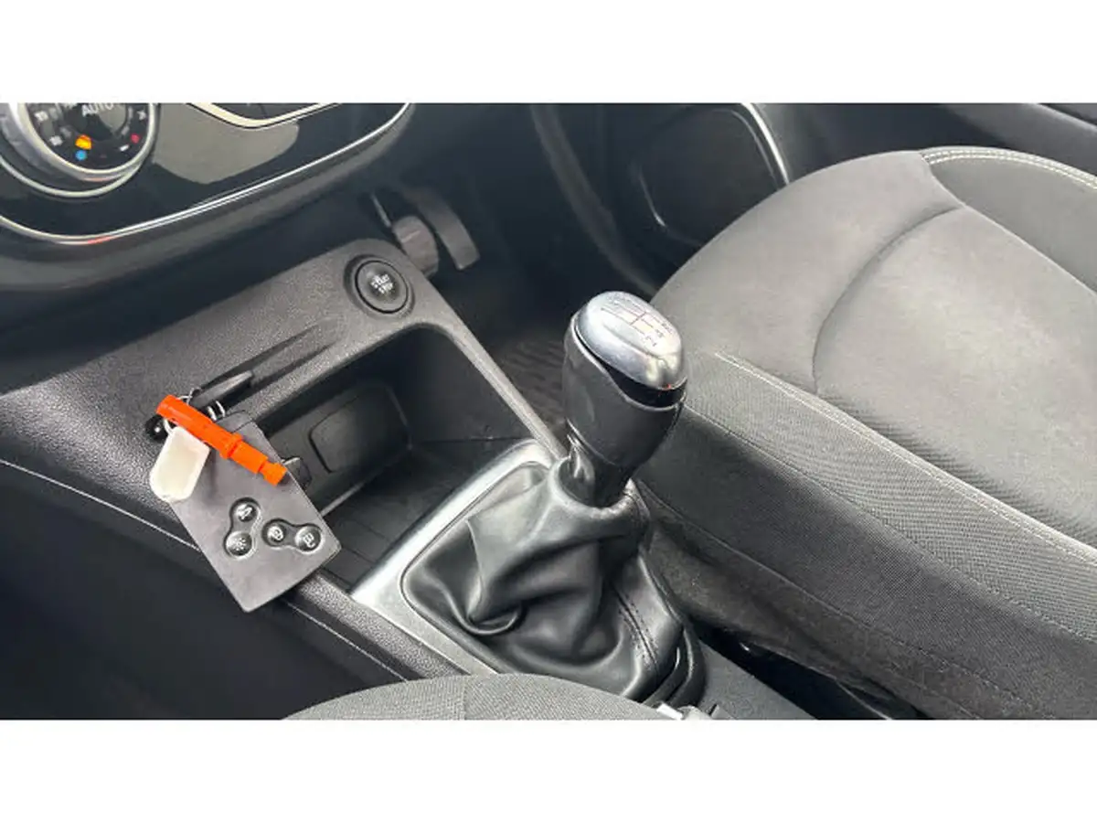 2019-renault-captur-09-tce-iconic-big-12