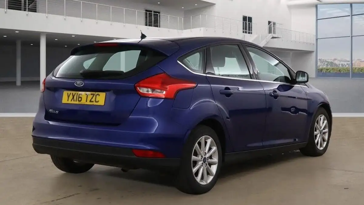 2016-ford-focus-16-titanium-hatchback-big-11