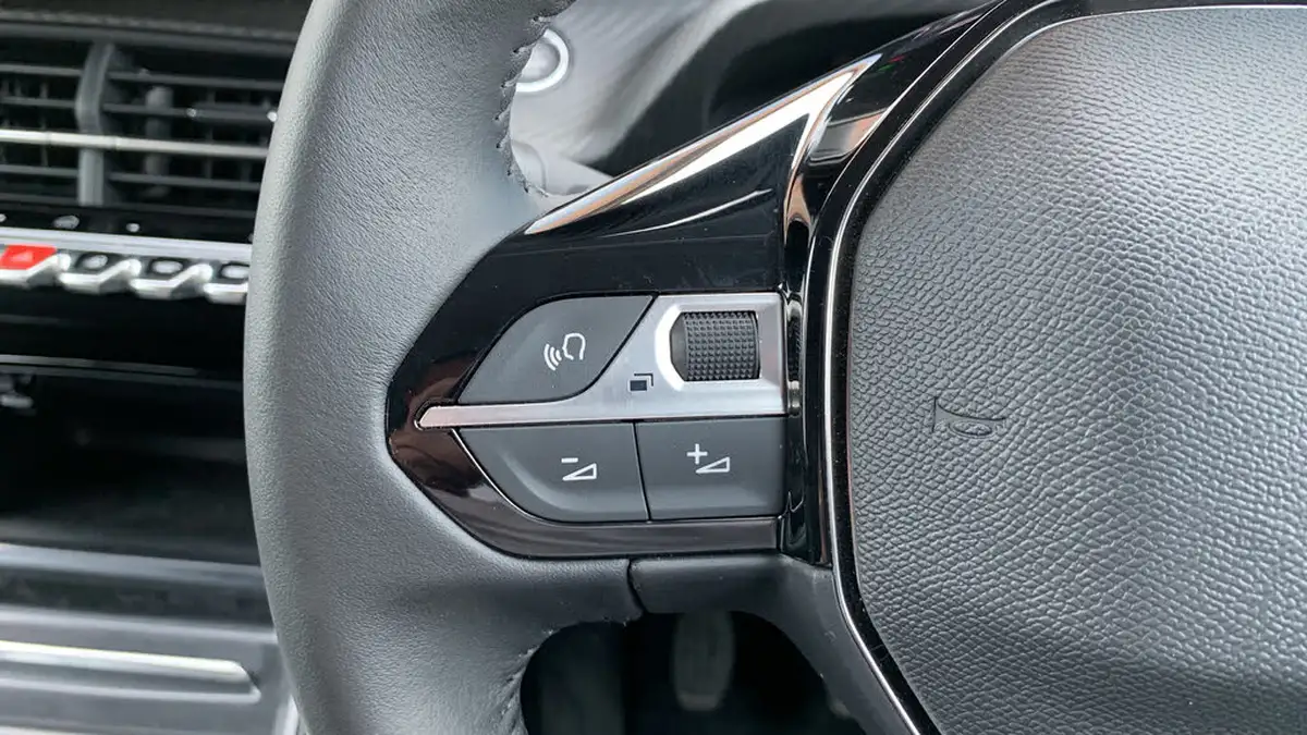 2024-peugeot-208-12-puretech-allure-big-22