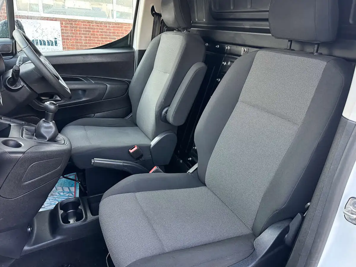 2019-vauxhall-combo-16cdti-edition-2300-100pseu6-l1h1-panel-big-22