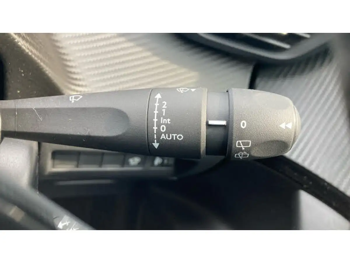 2025-peugeot-2008-suv-12-puretech-allure-130ps-big-22