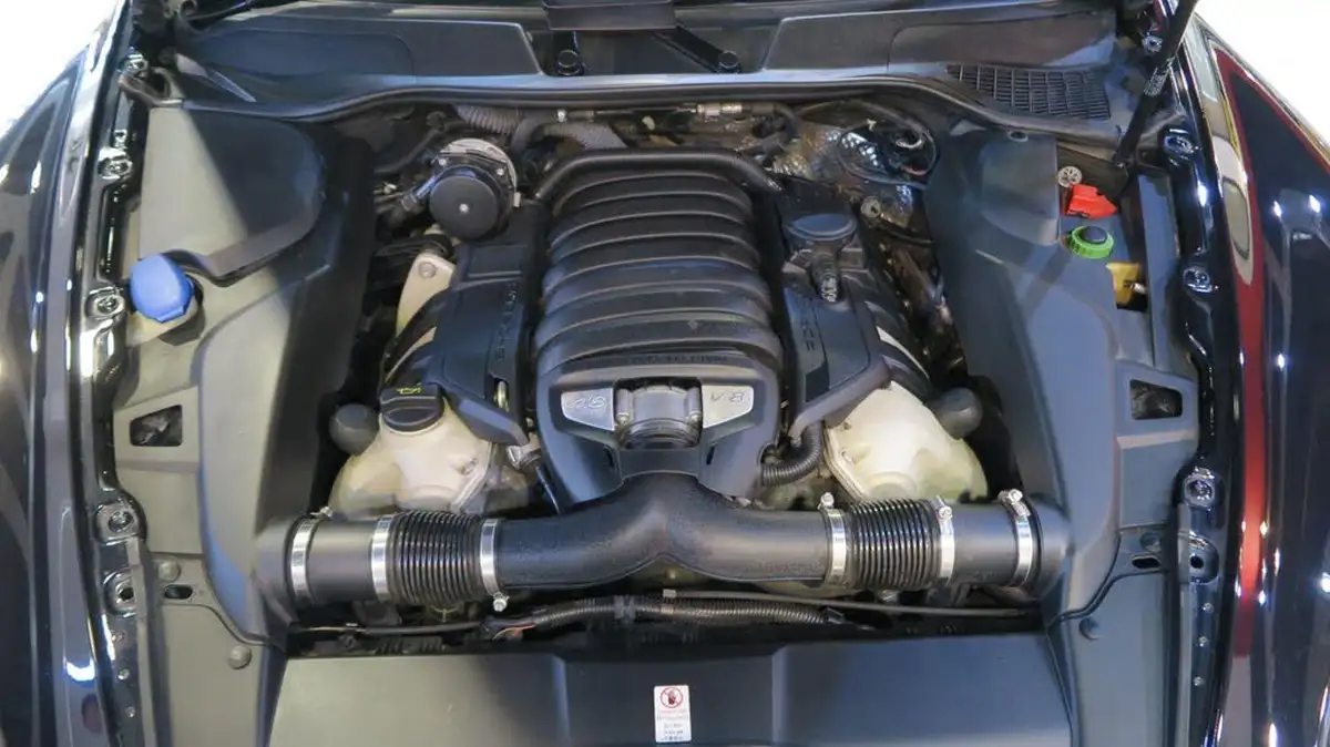 2014-porsche-cayenne-48-gts-big-13