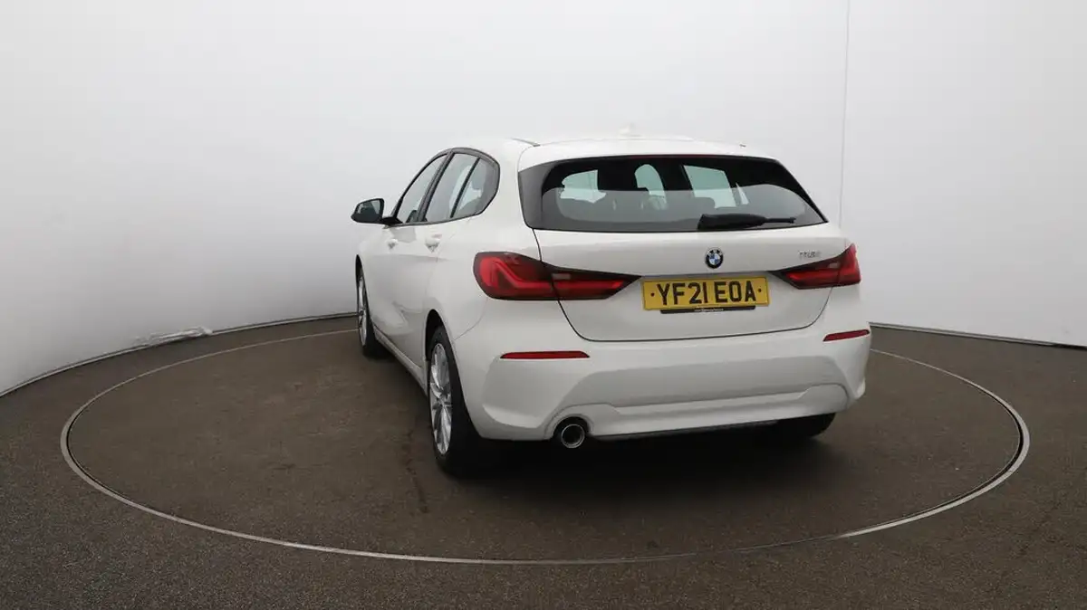 2021-bmw-1-series-15-118i-se-lcp-dct-big-60