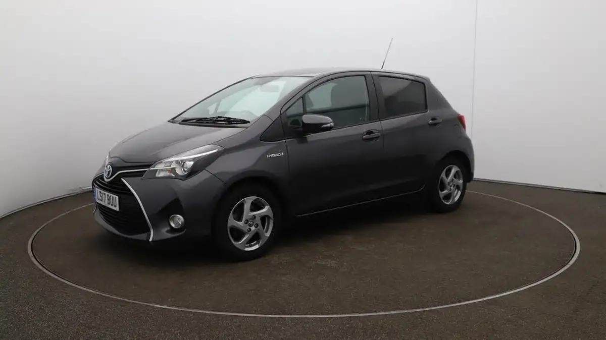2017-toyota-yaris-15-vvt-i-icon-hybrid-big-68