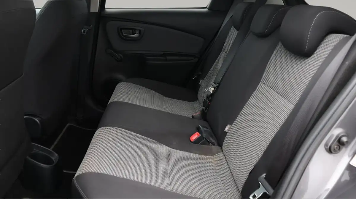 2017-toyota-yaris-15-vvt-i-icon-hybrid-big-16