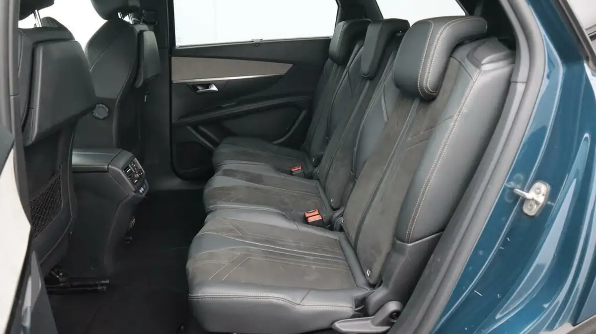 2021-peugeot-5008-suv-15-bluehdi-gt-big-16