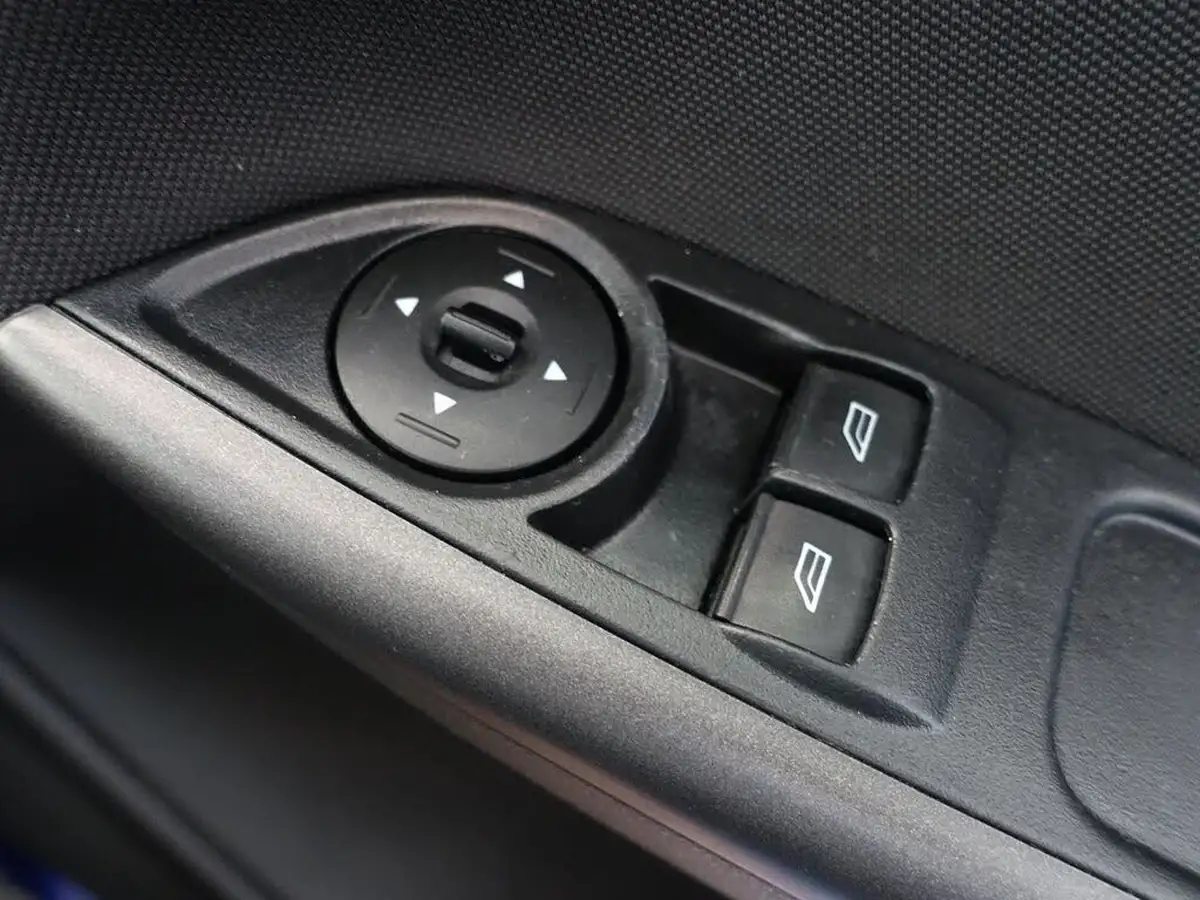 2017-ford-focus-15t-st-line-hatchback-big-28