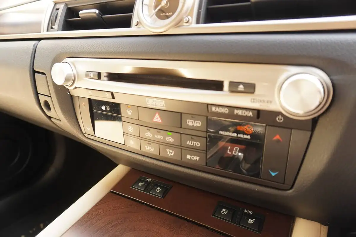 2014-lexus-gs-300h-25-premier-big-28
