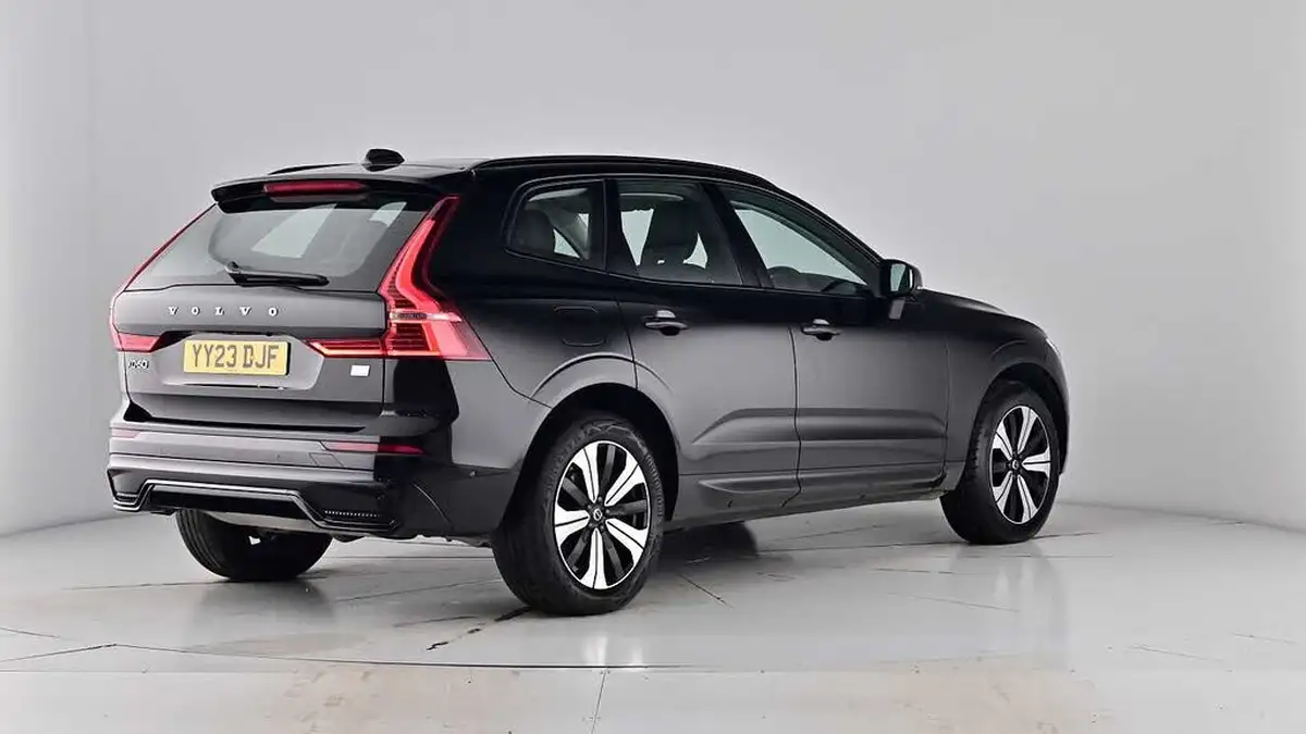 2023-volvo-xc60-20-b5-plus-big-76