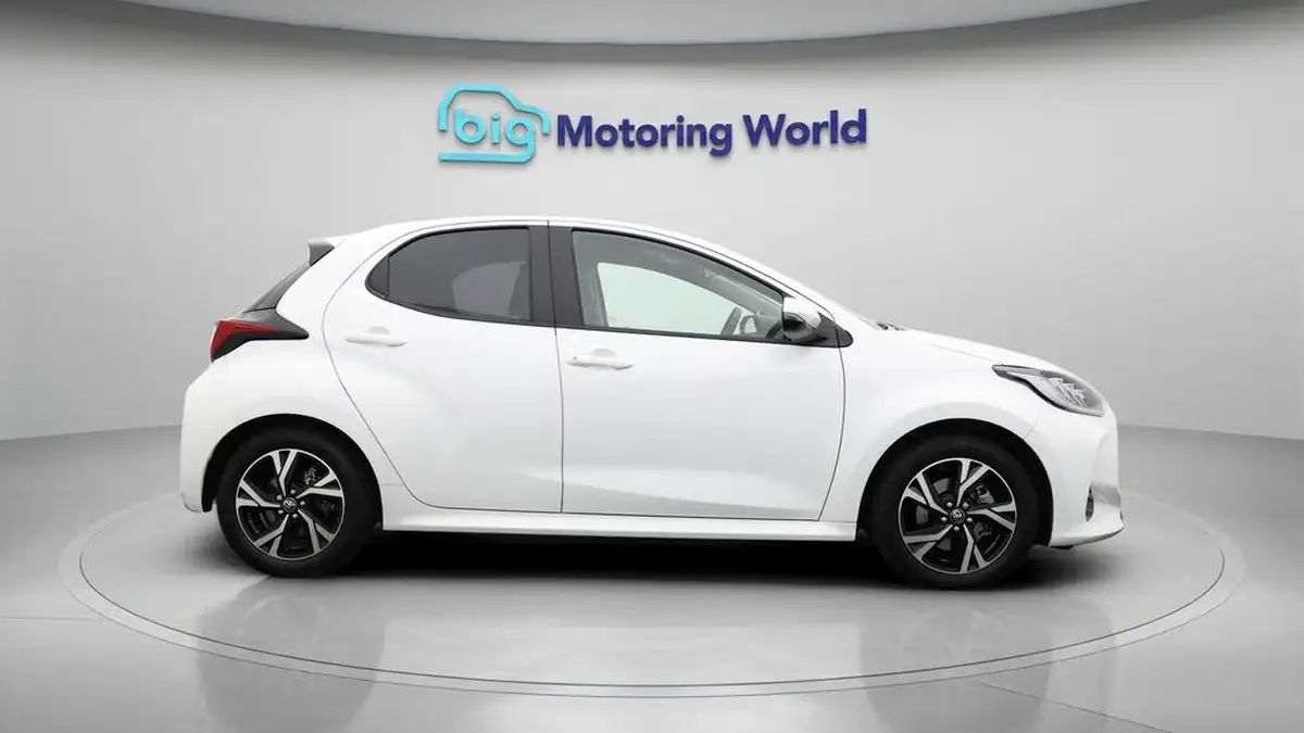 2024-toyota-yaris-15-vvt-i-design-big-8