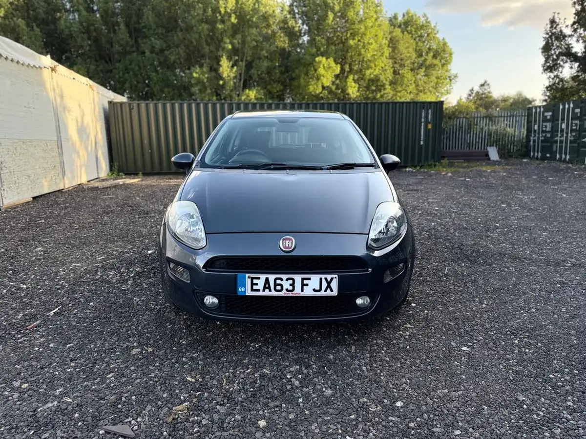 2013-fiat-punto-14-easy-8v-77bhp-ss-3d-big-2