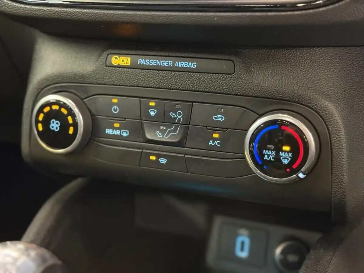 2019-ford-focus-15t-st-line-estate-big-37