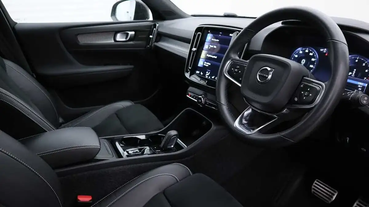 2022-volvo-xc40-15-t3-r-design-auto-big-17
