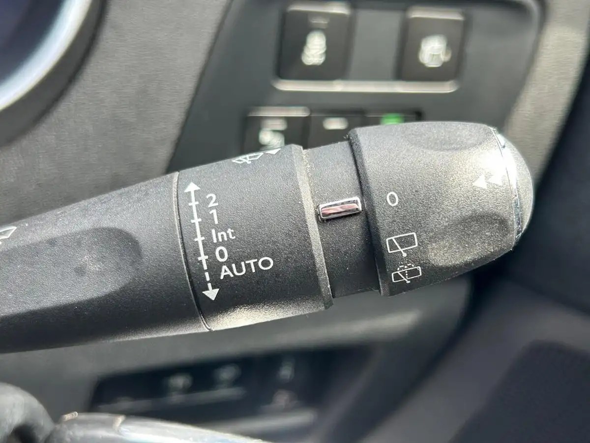 2013-citroen-ds4-20hdi-dsport-big-33