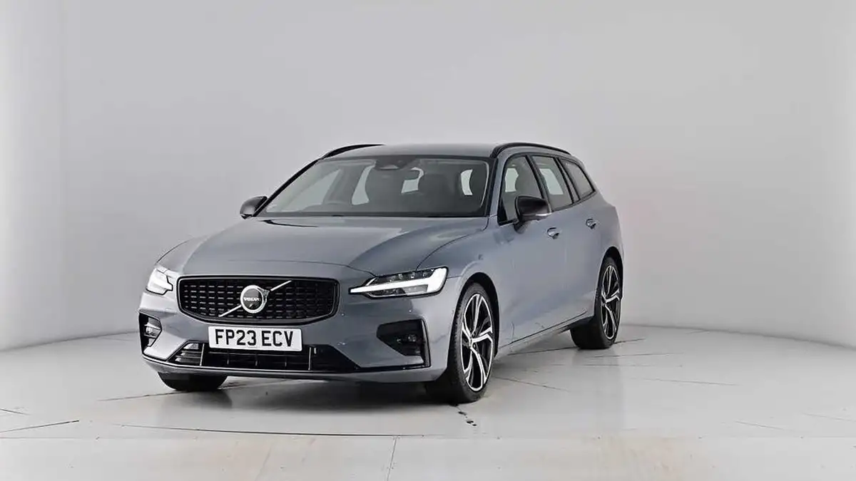 2023-volvo-v60-20-b3-plus-station-wagon-big-56