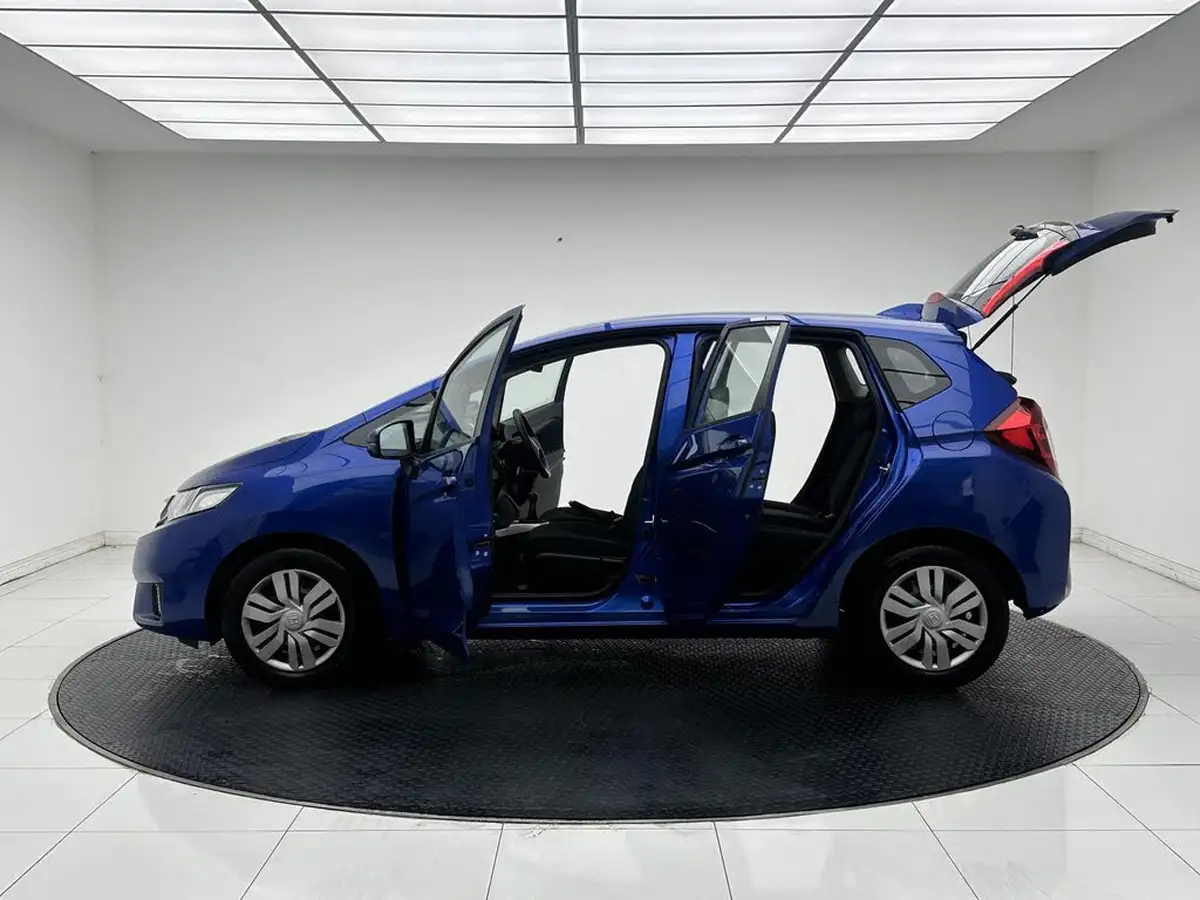 2015-honda-jazz-13-i-vtec-s-big-14