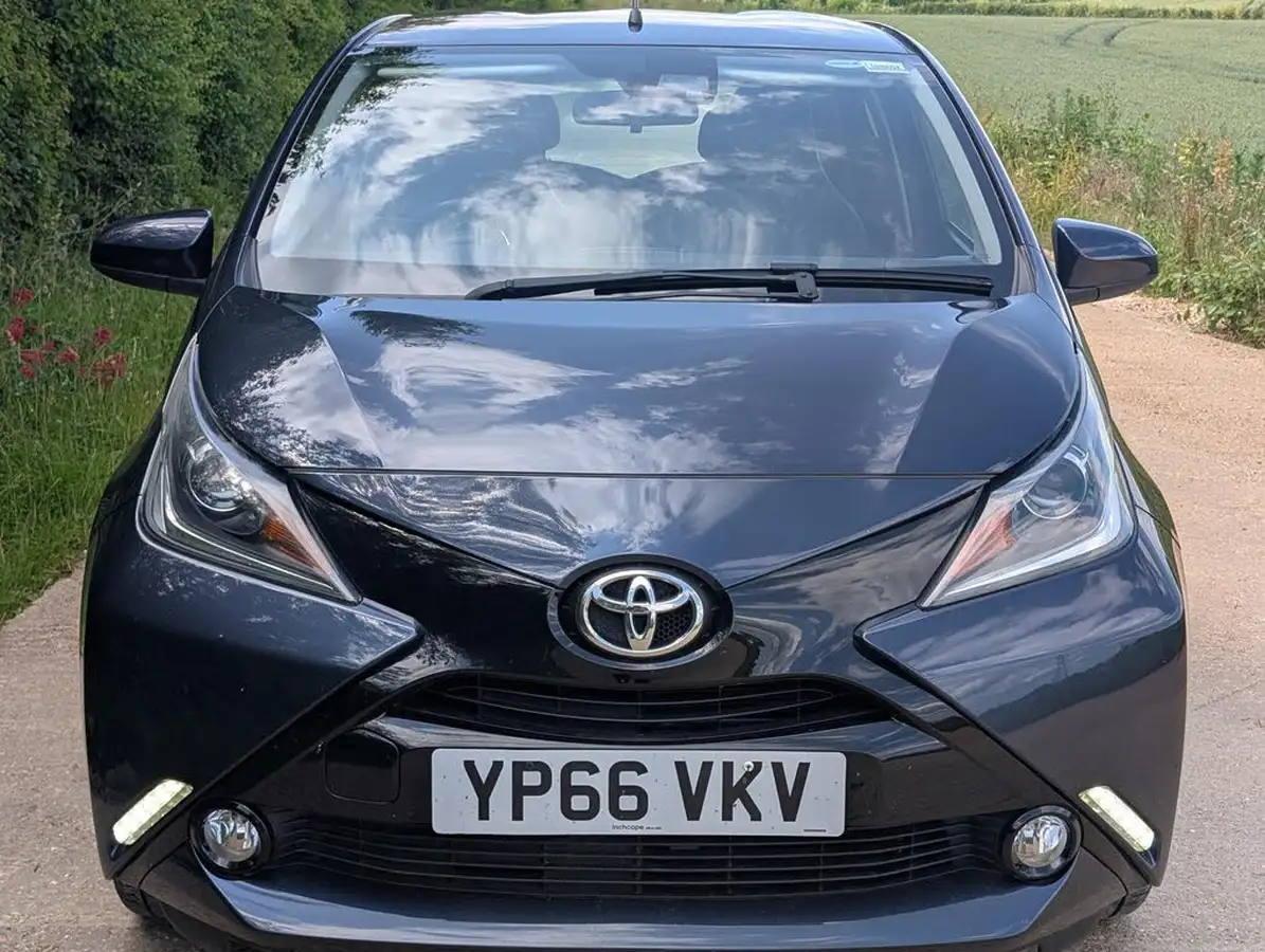 2017-toyota-aygo-10-vvt-i-x-pression-tss-5d-x-shift-big-0