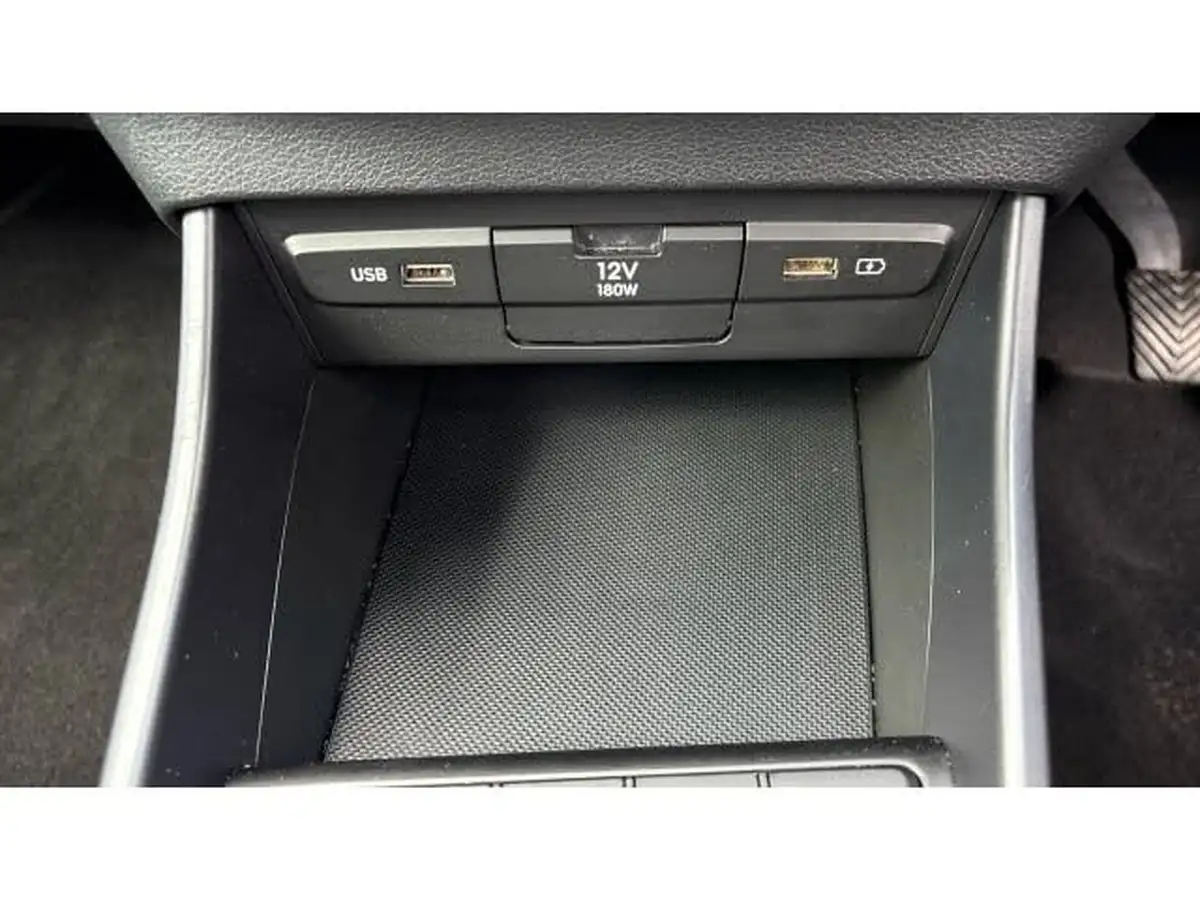 2022-hyundai-i20-10-t-gdi-se-connect-eclutch-imt-big-37