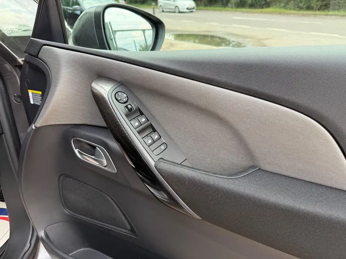 2017-citroen-grand-c4-picasso-16bluehdi-flair-big-64