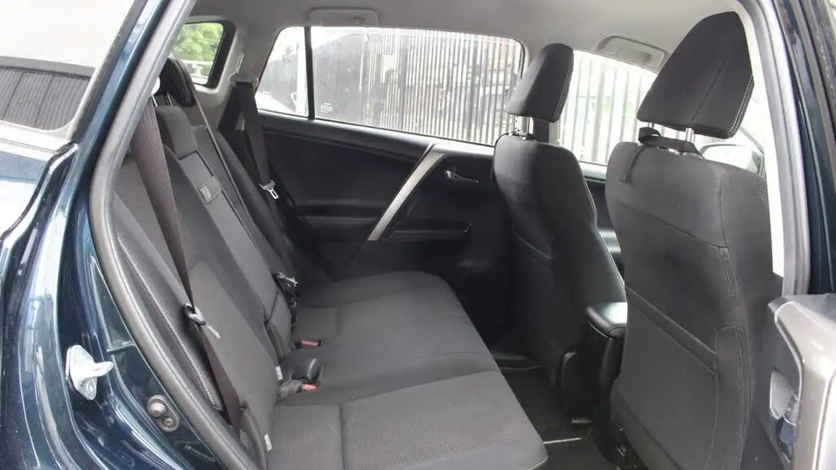 2018-toyota-rav4-25-vvt-i-icon-tech-big-8