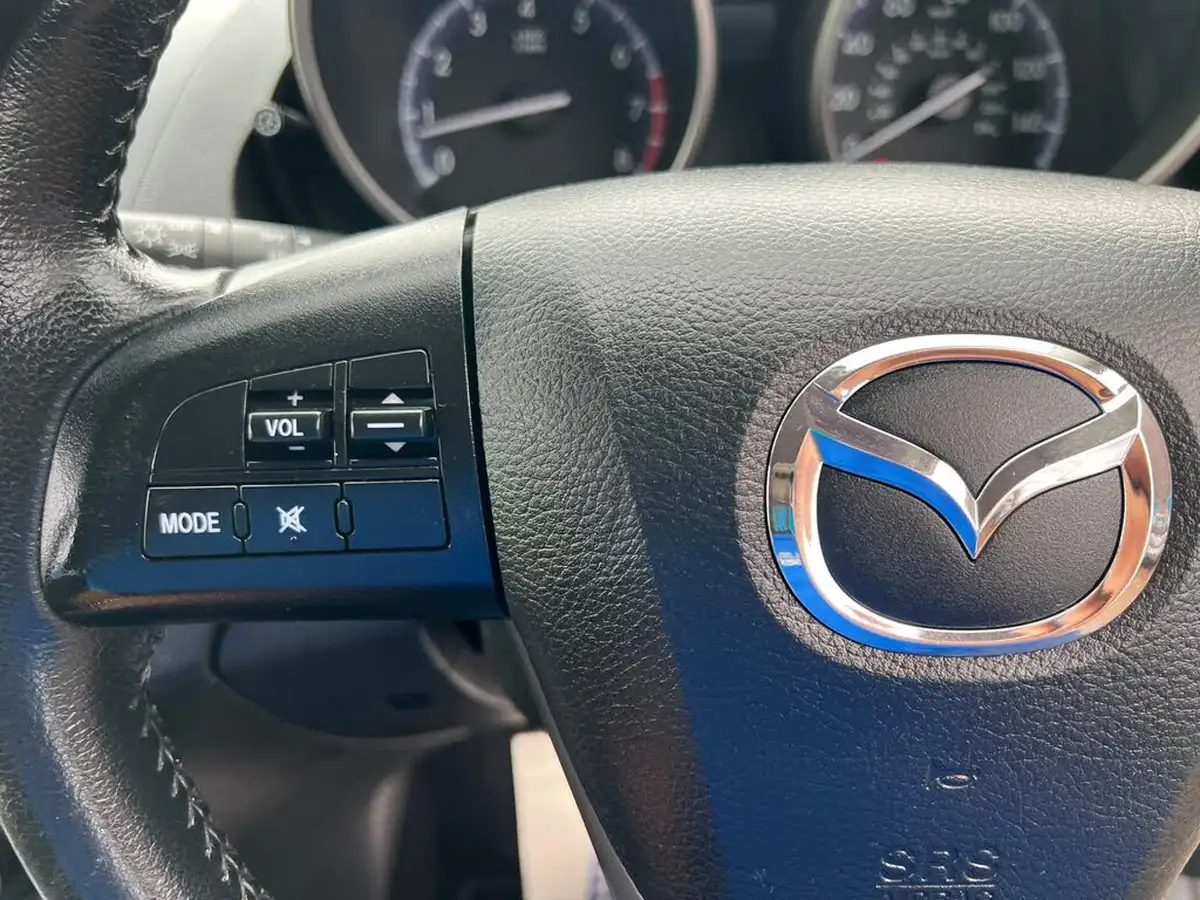 2013-mazda-mazda3-16-tamura-big-22