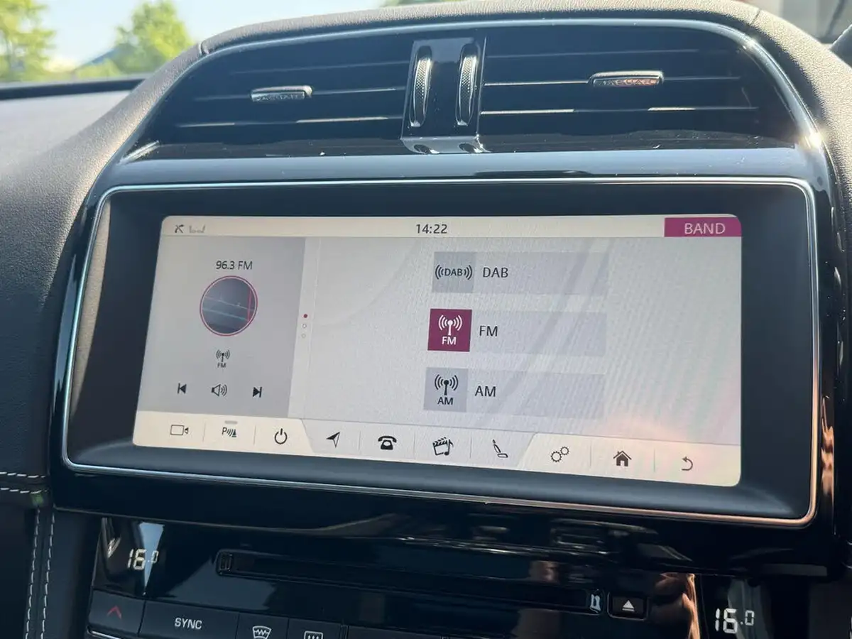 2020-jaguar-f-pace-20-i4d-chequered-flag-180ps-big-29