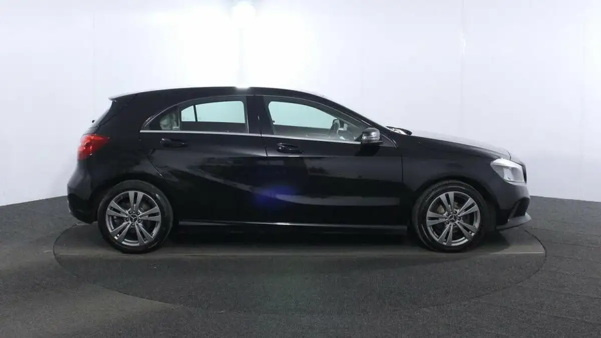 2017-mercedes-benz-a-class-15d-a180d-sport-ss-big-7