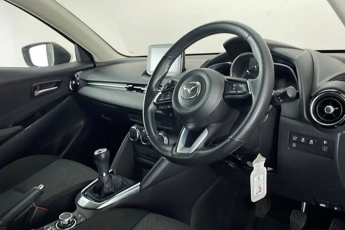 2019-mazda-mazda2-15-sport-nav-big-8