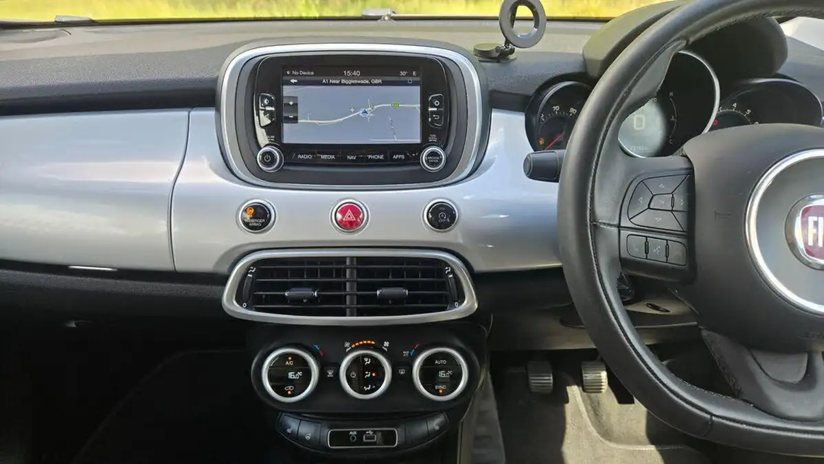 2017-fiat-500x-16-e-torq-lounge-big-25