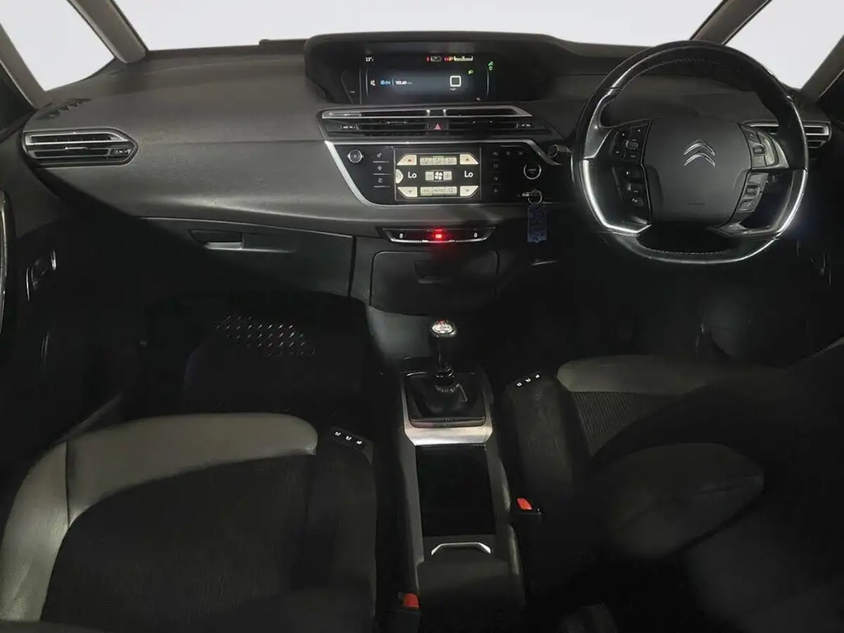2016-citroen-grand-c4-picasso-16bluehdi-exclusive-big-2