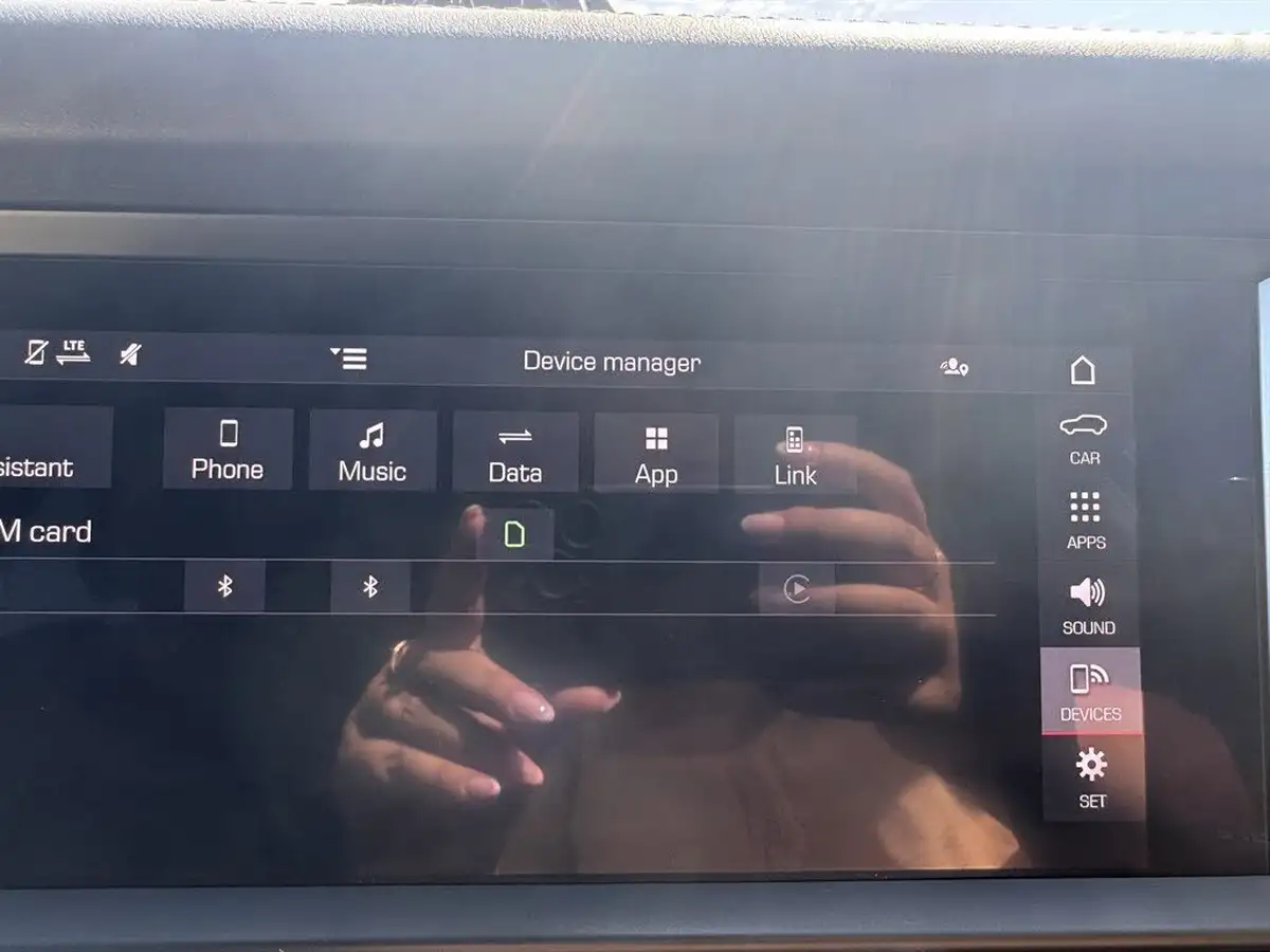 2023-porsche-macan-20-big-21