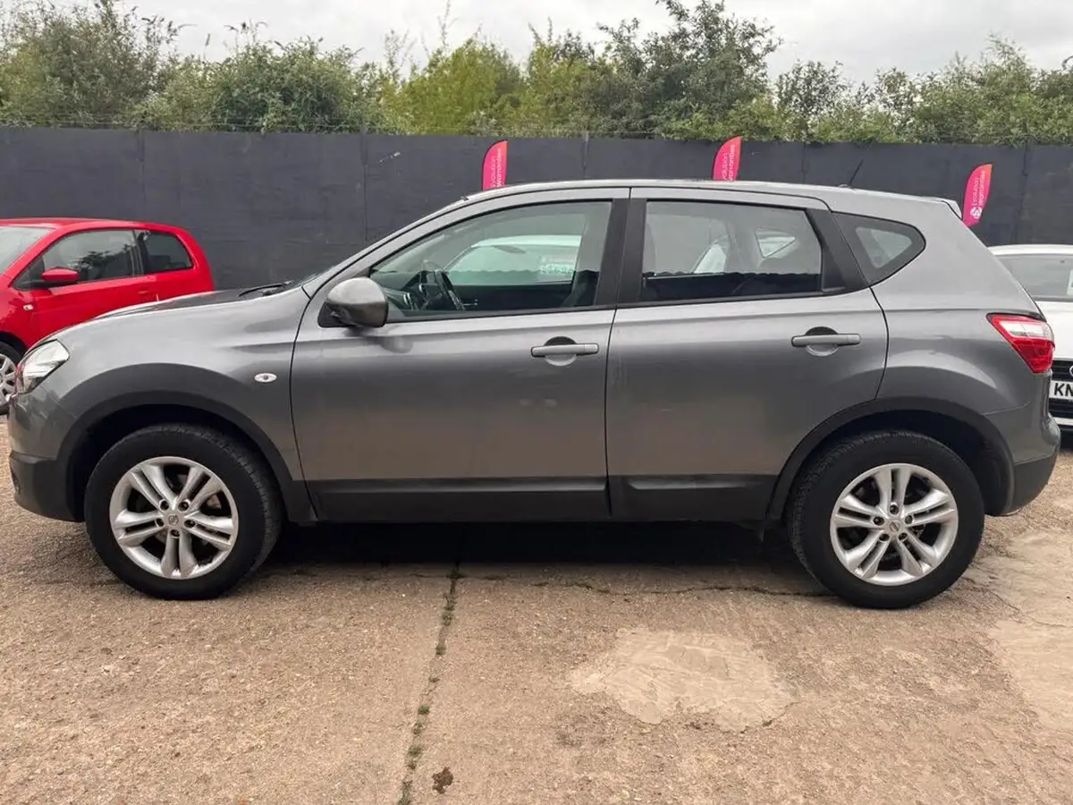 2012-nissan-qashqai-16-acenta-big-10