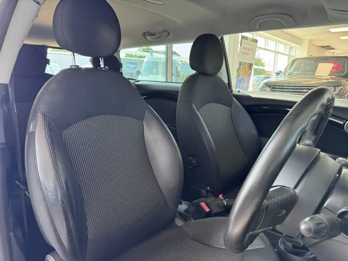 2010-mini-clubman-16-cooper-graphite-big-12
