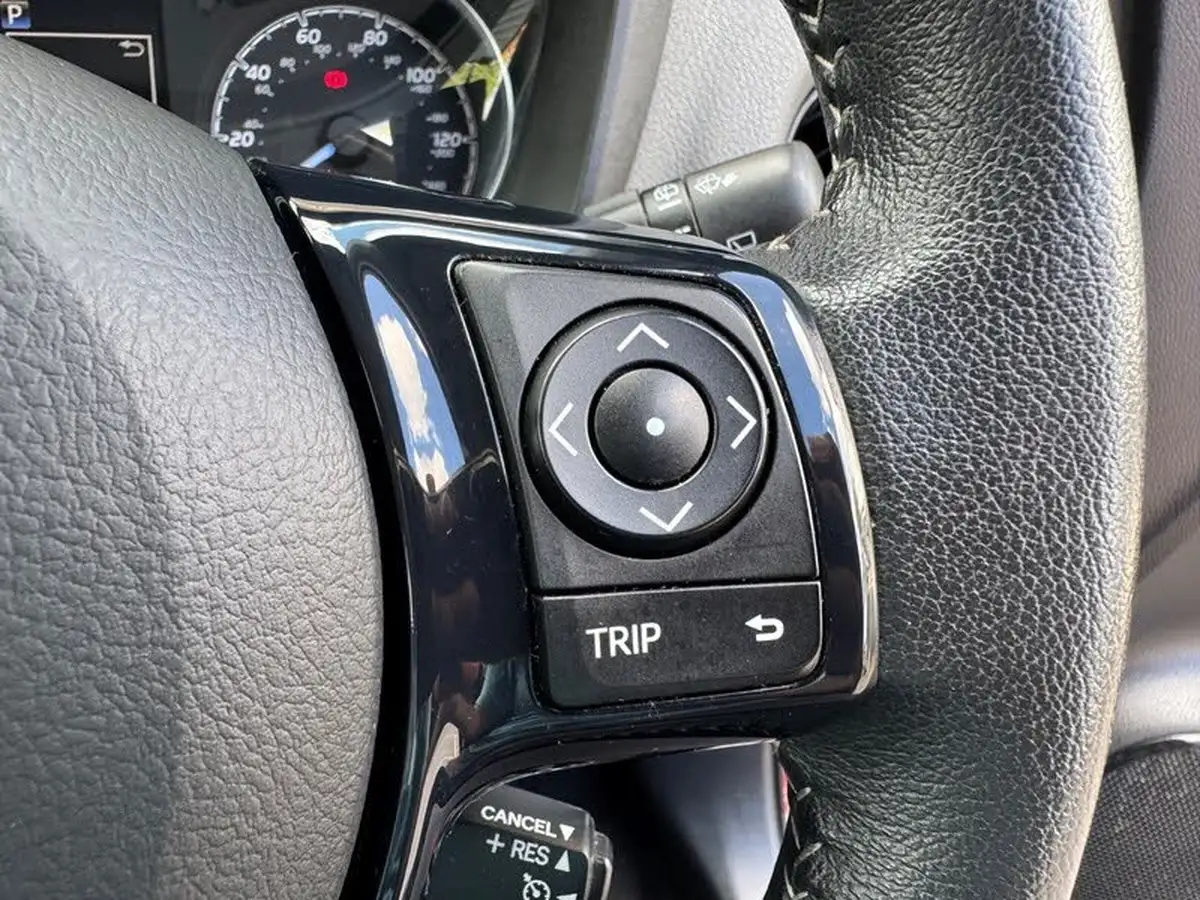 2018-toyota-yaris-15-vvt-i-icon-navi-hybrid-big-31