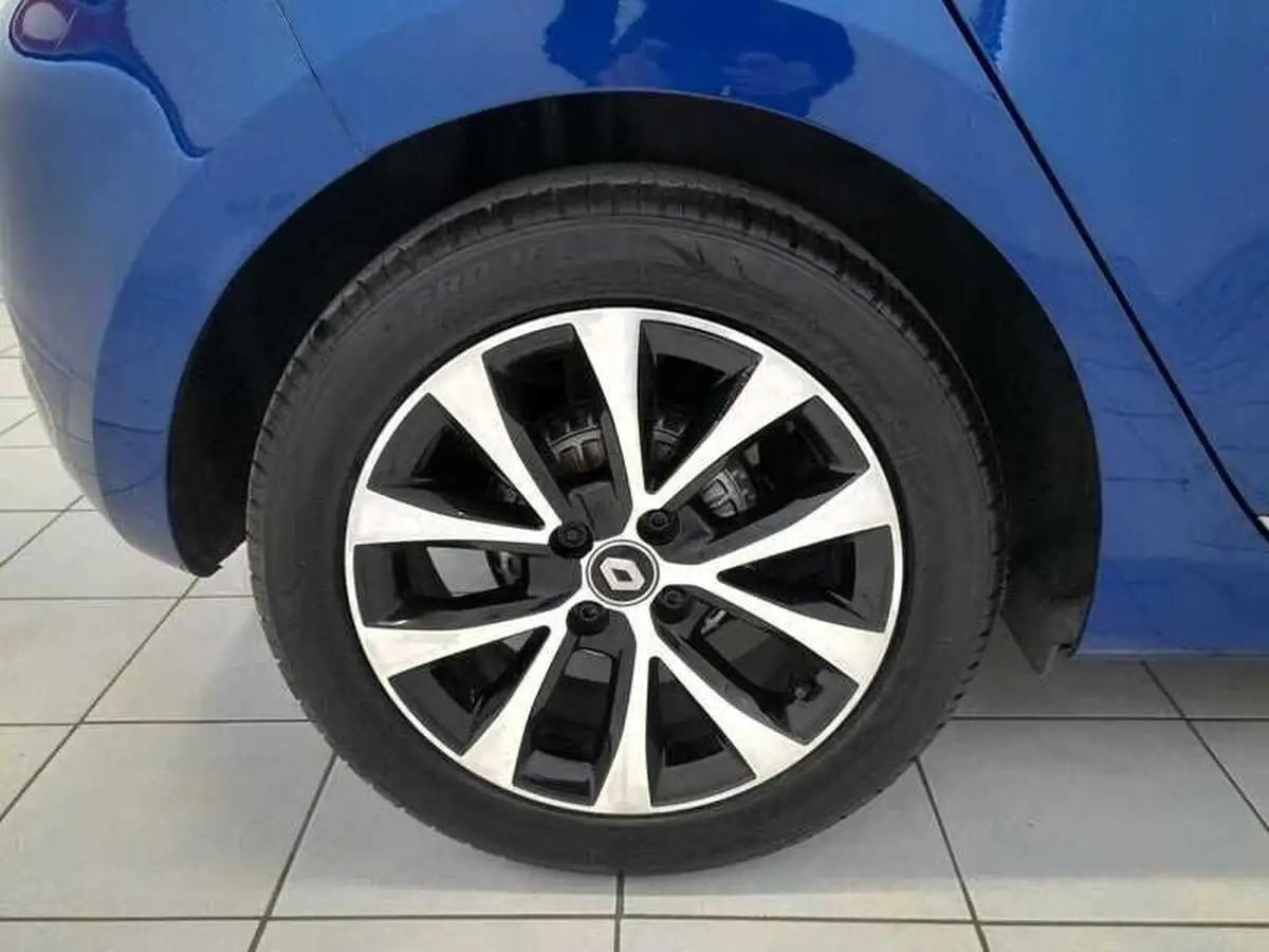 2020-renault-clio-10-sce-iconic-75bhp-big-7
