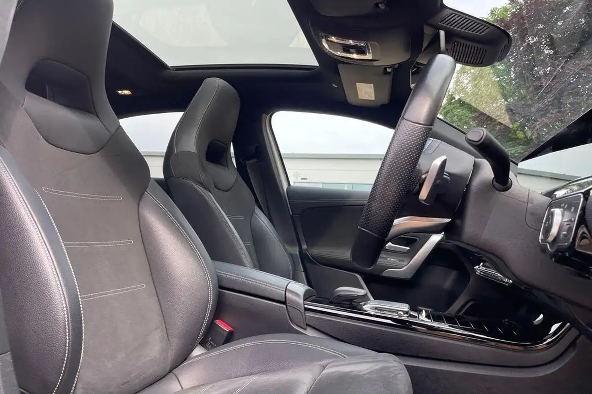2021-mercedes-benz-a-class-13-a200-exclusive-edition-7g-dct-big-26