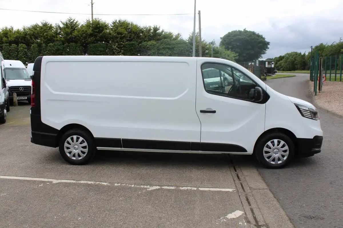2022-renault-trafic-20dci-ll30-130-business-panel-big-5