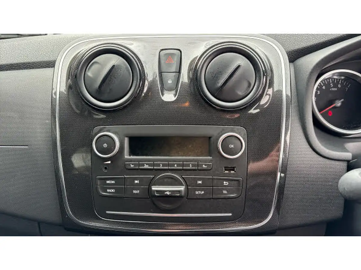 2019-dacia-sandero-10-sce-essential-big-11