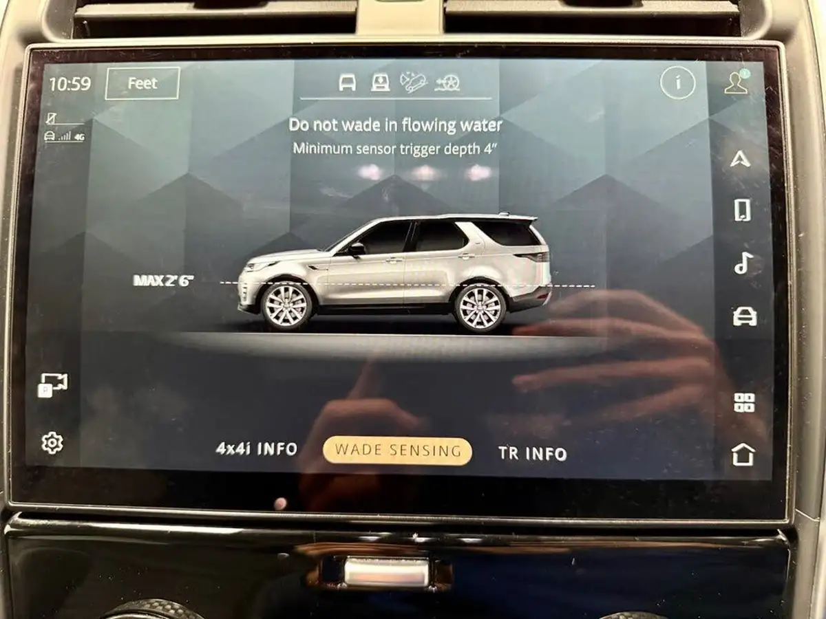 2022-land-rover-discovery-30-d300-metropolitan-edition-big-26