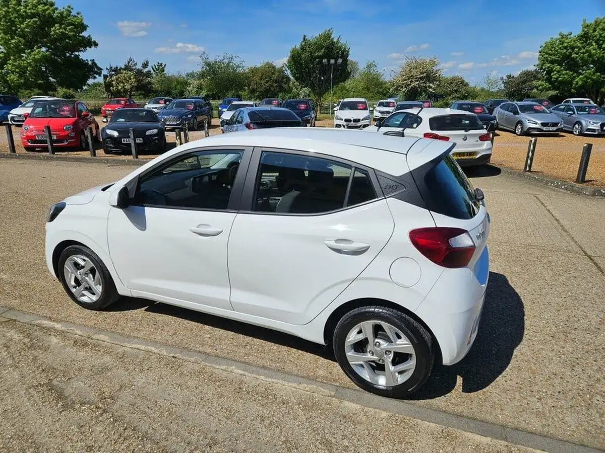 2020-hyundai-i10-10-se-connect-big-13