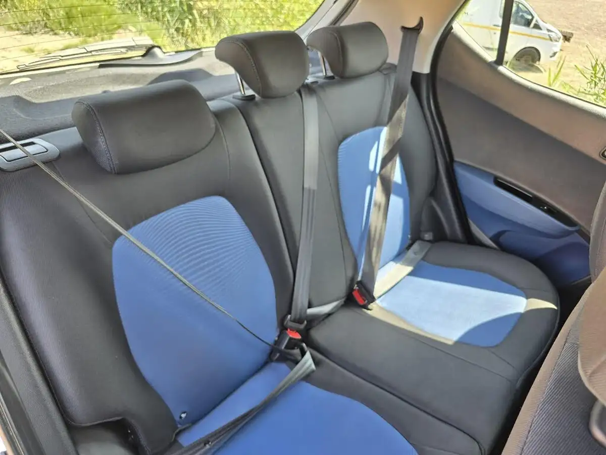 2016-hyundai-i10-12-se-auto-big-18
