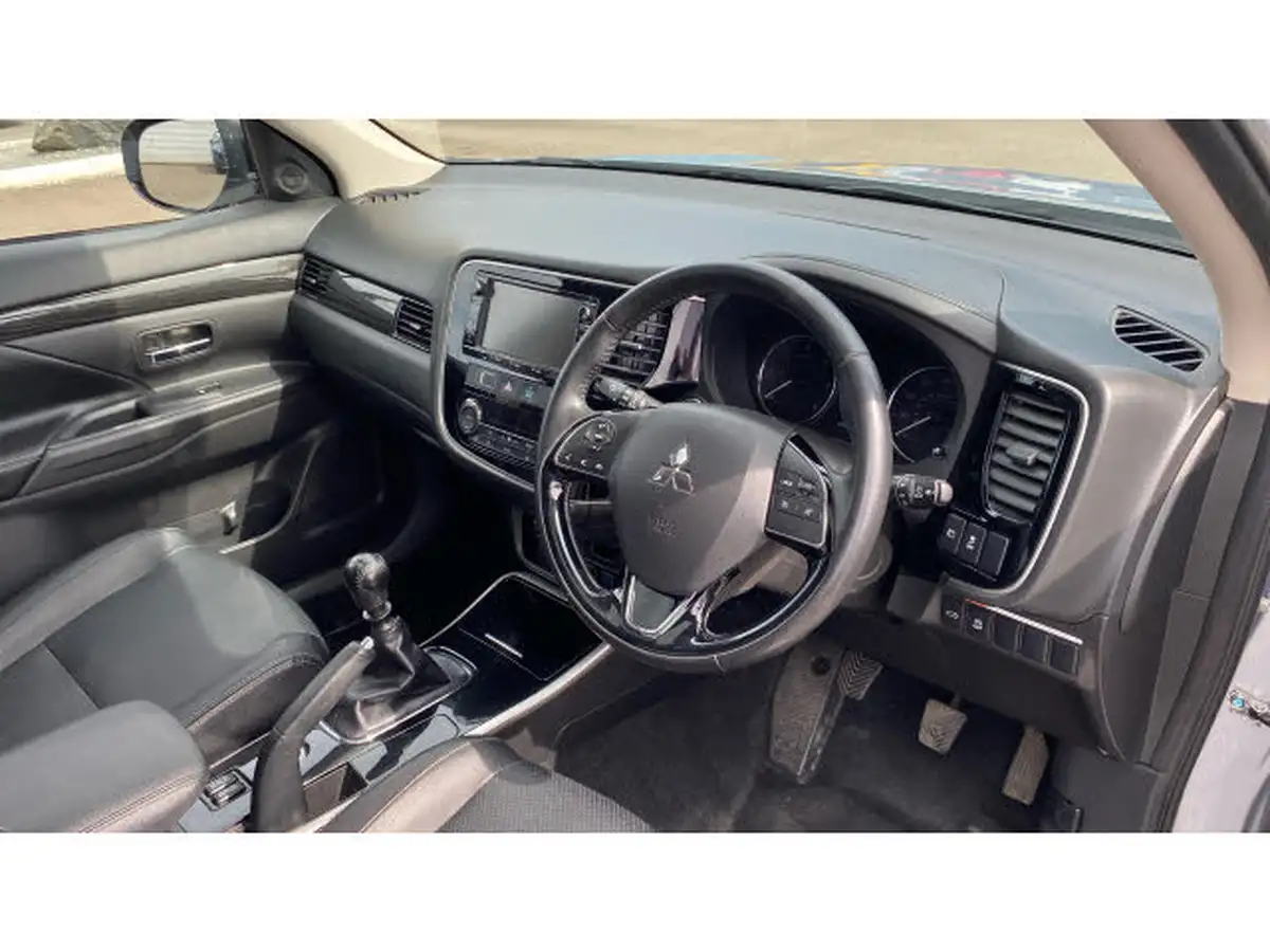 2018-mitsubishi-outlander-22di-d-4-leather-big-10