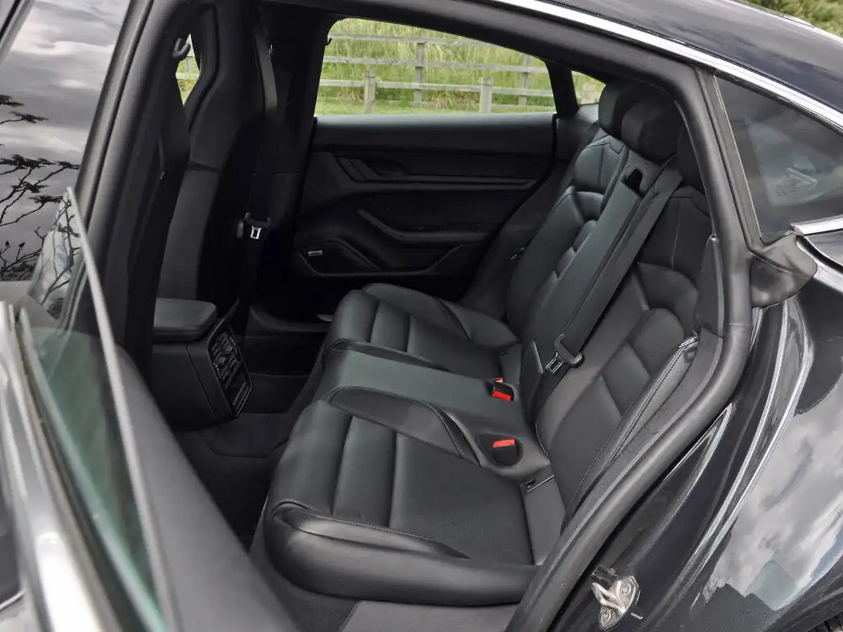 2021-porsche-taycan-e-4s-571ps-performance-battery-plus-big-58