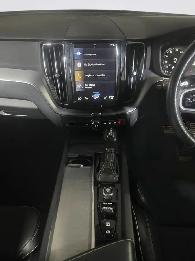 2018-volvo-xc60-20td-d4-r-design-4x4-geartronic-big-25