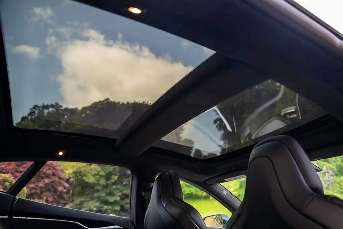 2017-tesla-model-s-e-90d-311kw-big-42