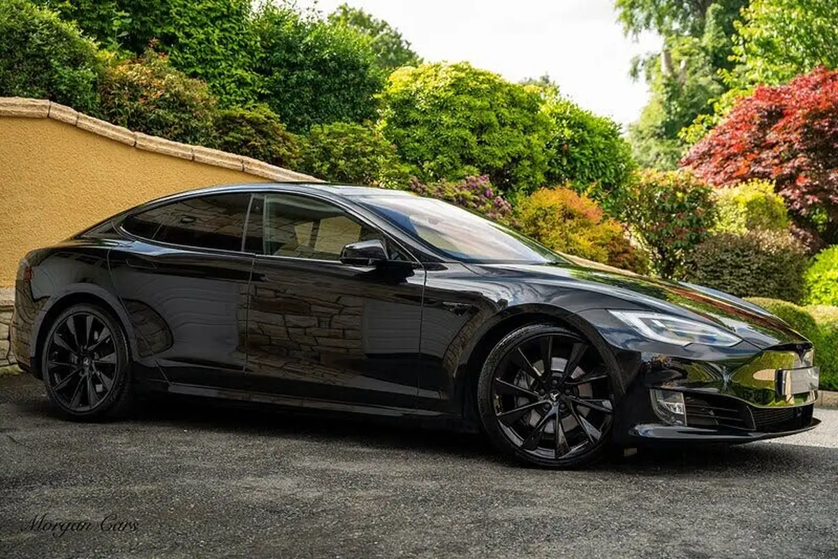 2017-tesla-model-s-e-90d-311kw-big-18