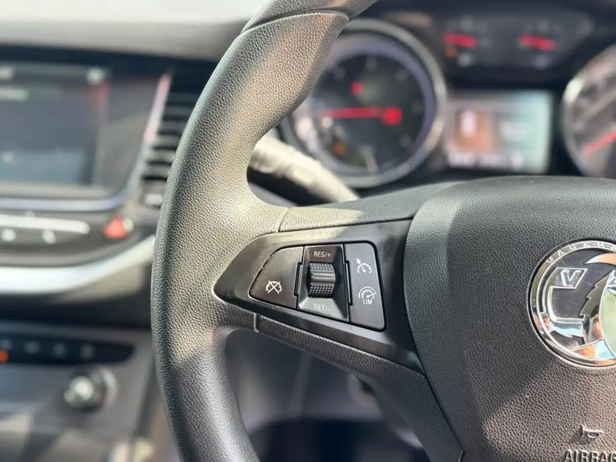 2015-vauxhall-astra-13cdti-design-16v-hatchback-big-24